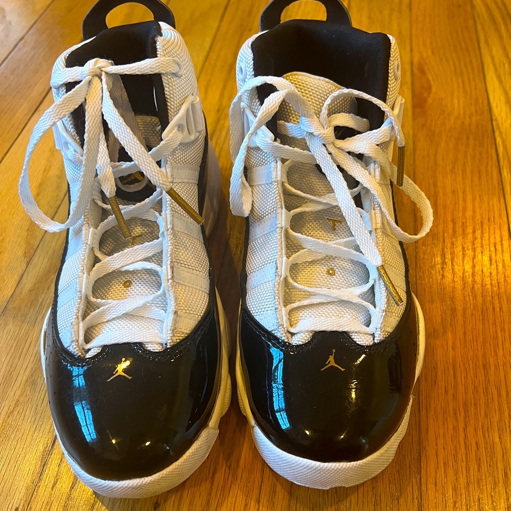 Boys Size 3Y Jordan sneakers